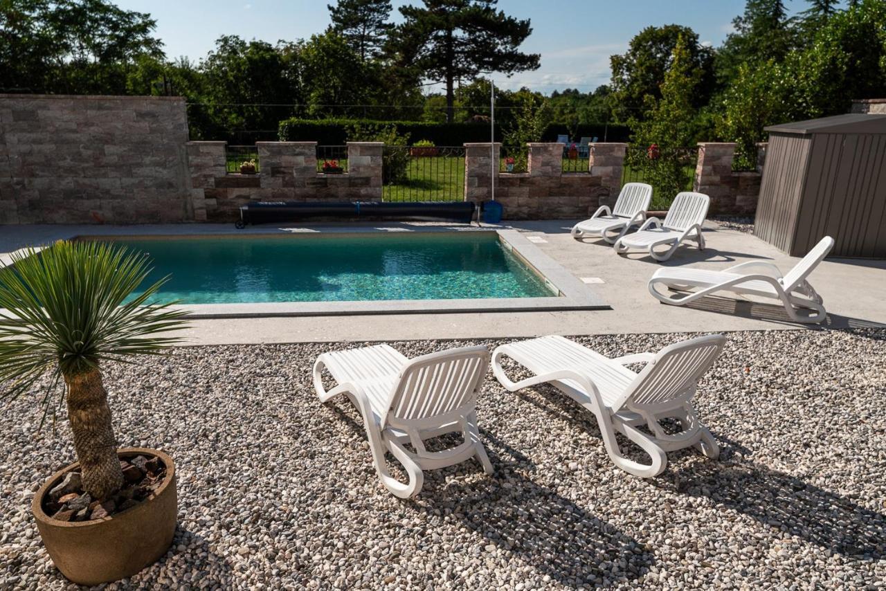Apartments Kras 24 With Pool Sezana Exterior photo